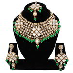 *Зелёное и золотое индийское украшение на шею со стразами