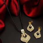 *Молочное и золотое индийское свадебное украшение (мангалсутра) со стразами