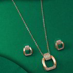 *Молочный и золотой индийский кулон на шею со стразами, перламутровыми бусинками