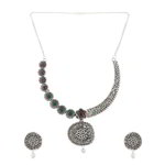 *Серебристое и зелёное индийское украшение на шею со стразами