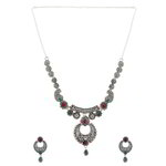 *Серебристое и зелёное индийское украшение на шею со стразами