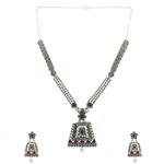 *Серебристое и зелёное индийское украшение на шею со стразами