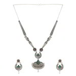 *Серебристое и зелёное индийское украшение на шею со стразами