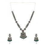 *Серебристое и зелёное индийское украшение на шею со стразами