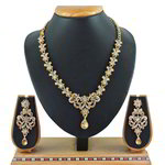 *Золотое индийское украшение на шею со стразами