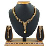 *Золотое индийское украшение на шею со стразами