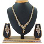 *Золотое индийское украшение на шею со стразами