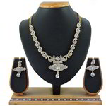 *Молочное и золотое индийское украшение на шею со стразами