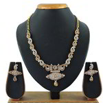 *Молочное и золотое индийское украшение на шею со стразами