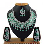 *Зелёное и золотое индийское украшение на шею со стразами