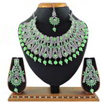 *Зелёное и золотое индийское украшение на шею со стразами