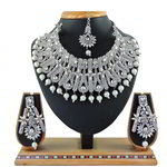 *Молочное и золотое индийское украшение на шею со стразами