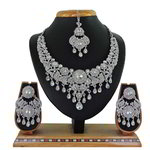 *Молочное и серебристое индийское украшение на шею со стразами