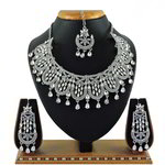 *Молочное и серебристое индийское украшение на шею со стразами