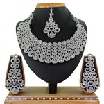 *Молочное и серебристое индийское украшение на шею со стразами