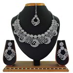 *Молочное и серебристое индийское украшение на шею со стразами