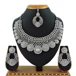 *Молочное и серебристое индийское украшение на шею со стразами