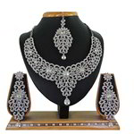 *Молочное и серебристое индийское украшение на шею со стразами