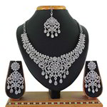 *Молочное и серебристое индийское украшение на шею со стразами