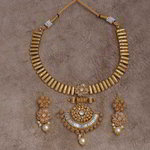 *Молочное и золотое латунное индийское украшение на шею с искусственными камнями, бисером, перламутровыми бусинками