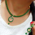 *Зелёное и золотое индийское украшение на шею со стразами