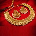 *Молочное и золотое индийское украшение на шею