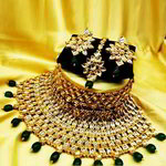 *Зелёное и золотое индийское украшение на шею с искусственными камнями