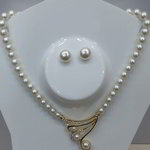 *Молочное и золотое индийское украшение на шею с перламутровыми бусинками