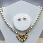 *Молочное и золотое индийское украшение на шею с перламутровыми бусинками