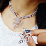 *Молочное и серебристое индийское украшение на шею со стразами