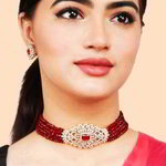 *Бордовое, золотое и красное индийское украшение на шею со стразами