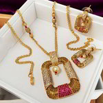 *Золотое и розовое индийское украшение на шею со стразами