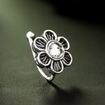 *Серебристое индийское кольцо в нос со стразами