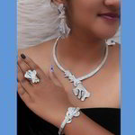 *Серебристое индийское украшение на шею со стразами