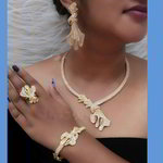 *Золотое индийское украшение на шею со стразами