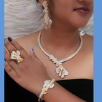 *Серебристое и золотое индийское украшение на шею со стразами