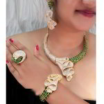 *Зелёное и золотое индийское украшение на шею со стразами