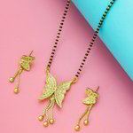 *Молочное и золотое индийское свадебное украшение (мангалсутра) со стразами