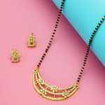 *Молочное и золотое индийское свадебное украшение (мангалсутра) со стразами