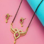 *Молочное и золотое индийское свадебное украшение (мангалсутра) со стразами