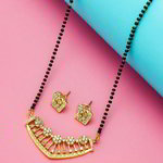 *Молочное и золотое индийское свадебное украшение (мангалсутра) со стразами