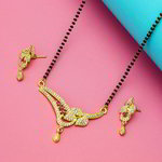 *Молочное и золотое индийское свадебное украшение (мангалсутра) со стразами