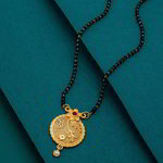 *Молочное и золотое индийское свадебное украшение (мангалсутра) со стразами