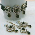 *Молочное и золотое индийское украшение на шею со стразами