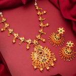 *Зелёное и золотое индийское украшение на шею со стразами