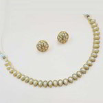 *Молочное и золотое индийское украшение на шею с искусственными камнями