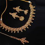 *Бежевое, коричневое и золотое индийское украшение на шею со стразами