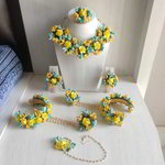 *Молочное индийское украшение на шею с перламутровыми бусинками