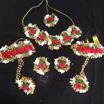 *Молочное и золотое индийское украшение на шею с перламутровыми бусинками