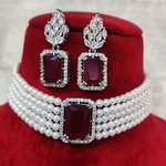 *Молочное и золотое индийское украшение на шею со стразами